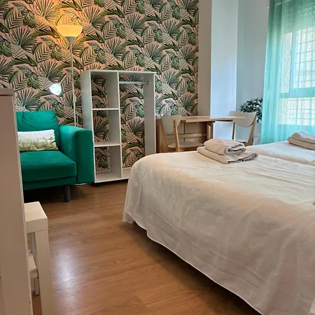 Estudio San Felipe Junto A La Playa Y El Hospital Puerta Del Mar En Apartamento Cádis